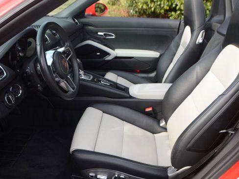 Used 2020 Porsche 718 Boxster image 12