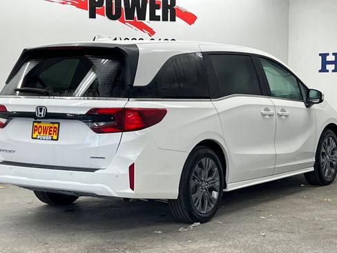 New 2026 Honda Odyssey Touring image 3