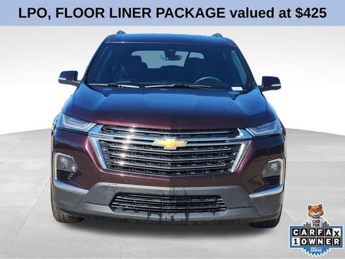 Used 2023 Chevrolet Traverse LT w/ Rear Camera Mirror Package image 2