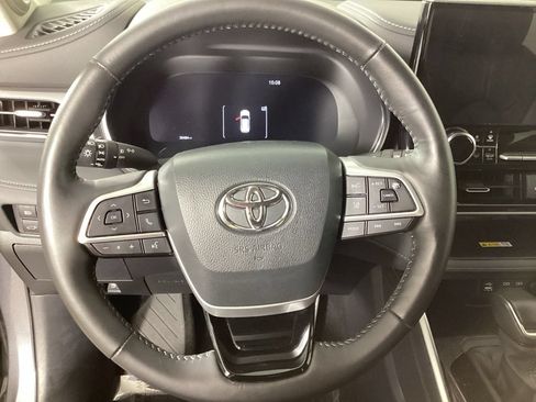 Used 2024 Toyota Highlander Platinum AWD/4WD image 13