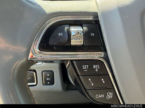 Used 2018 Lincoln Navigator Select w/ Technology Package AWD/4WD image 10