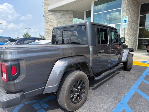 Used 2022 Jeep Gladiator Sport AWD/4WD image 10