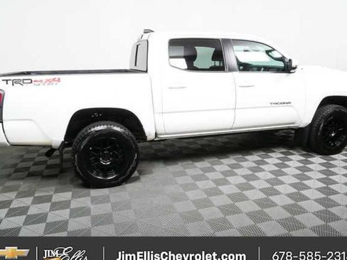 Used 2022 Toyota Tacoma TRD Sport w/ Technology Package AWD/4WD image 2