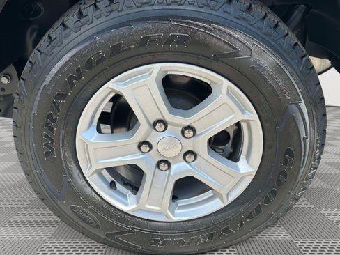 Used 2022 Jeep Wrangler Sport AWD/4WD image 29