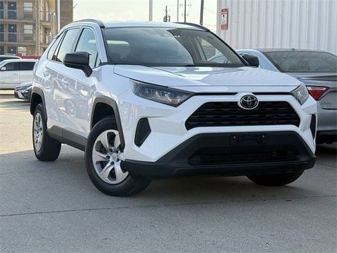 Used 2020 Toyota RAV4 LE image 2