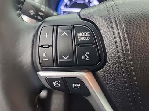Used 2016 Toyota Highlander XLE AWD/4WD image 29