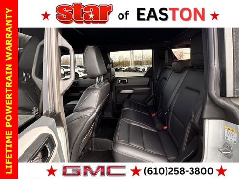 Used 2023 Ford Bronco Badlands image 16