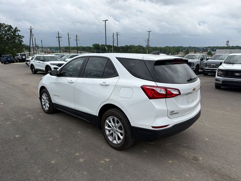 Used 2020 Chevrolet Equinox LS FWD image 2