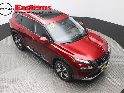 Used 2023 Nissan Rogue Platinum image 3