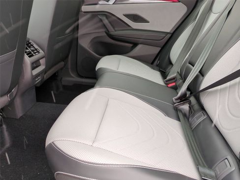 New 2026 Volkswagen Tiguan SE R-Line AWD/4WD image 16