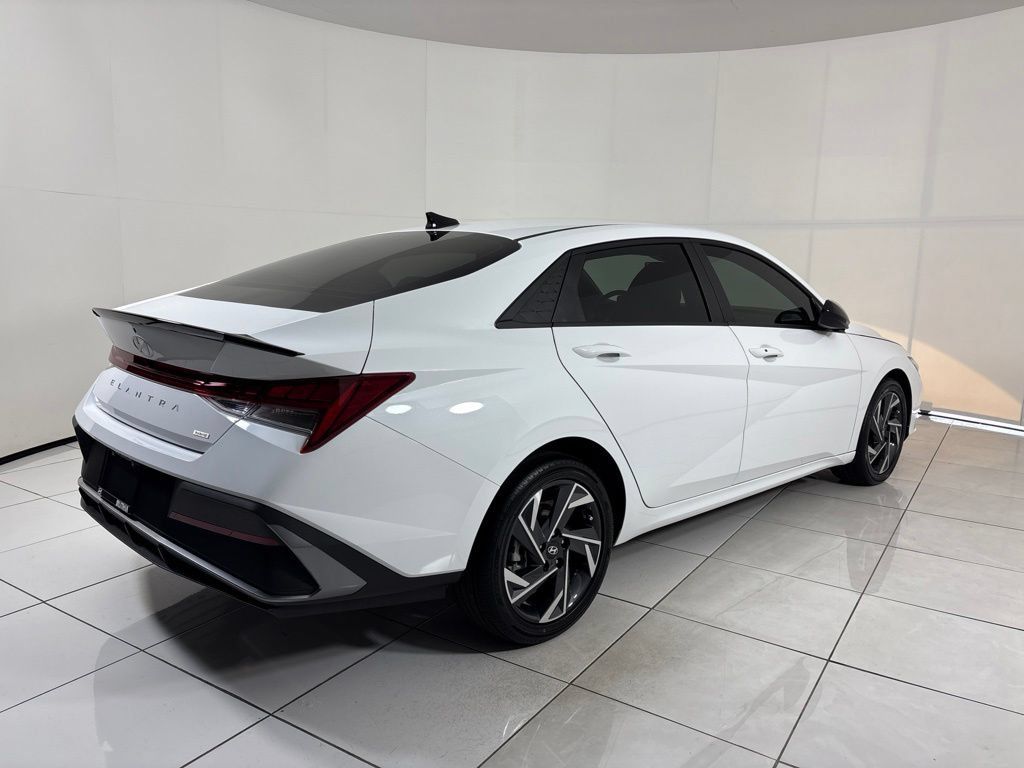 New 2025 Hyundai Elantra SEL FWD image 5