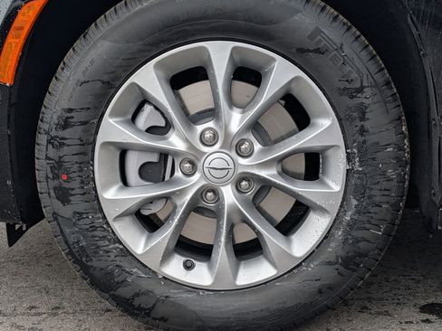 New 2026 Chrysler Pacifica Select AWD/4WD image 4