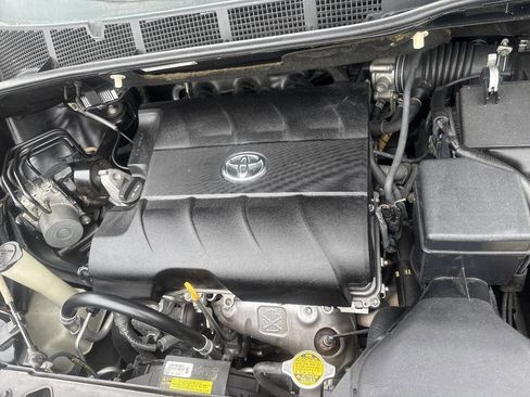 Used 2011 Toyota Sienna LE w/ Towing Pkg image 17