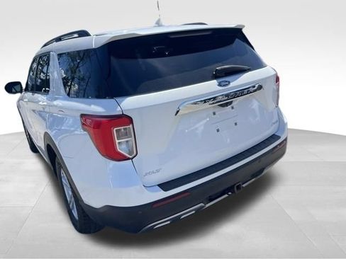 Used 2022 Ford Explorer XLT w/ Equipment Group 202A AWD/4WD image 13