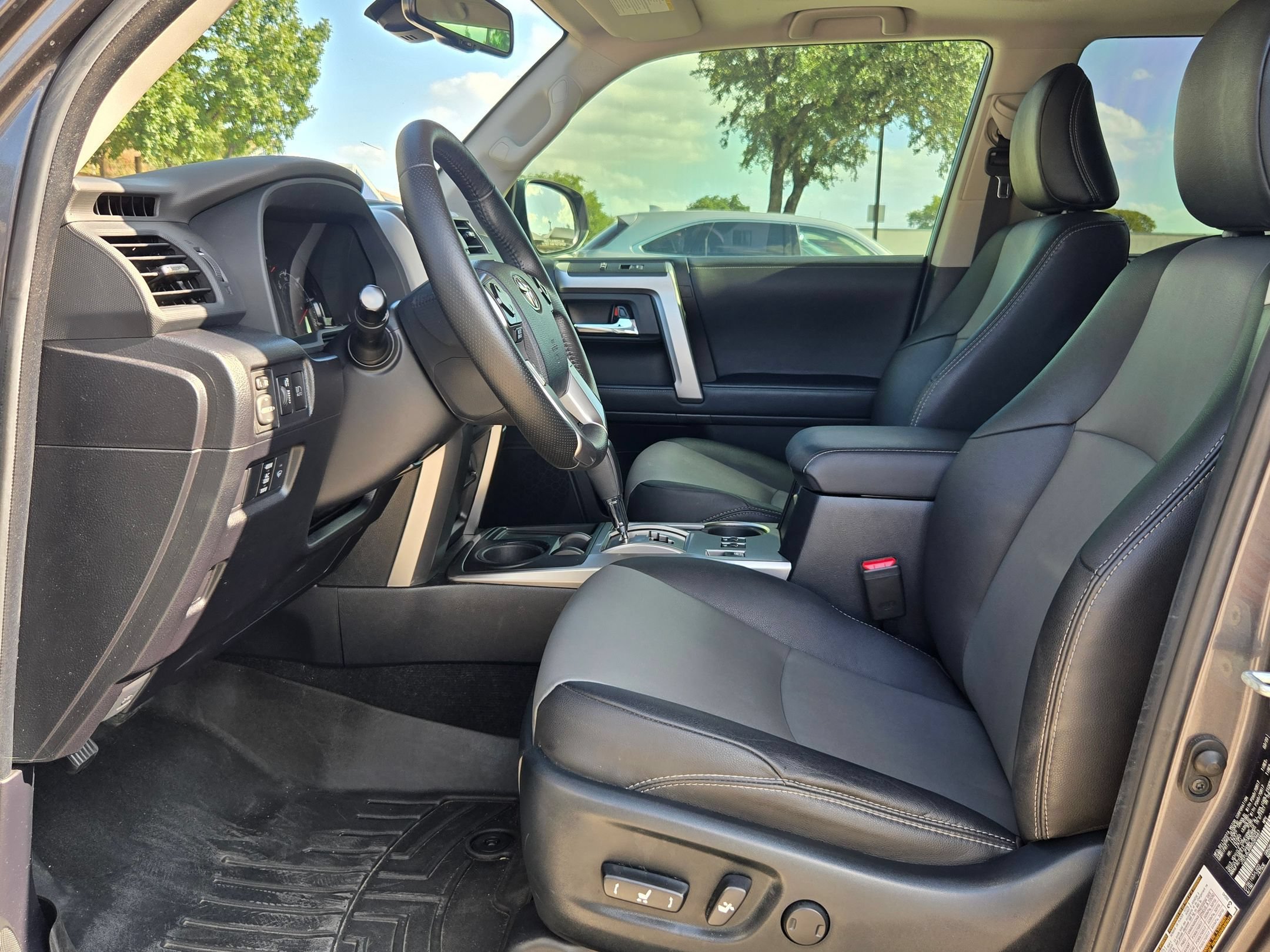 Used 2022 Toyota 4Runner SR5 Premium w/ Moonroof Package RWD image 9