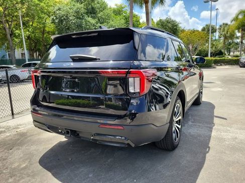 Used 2025 Ford Explorer ST-Line w/ Premium Package image 4