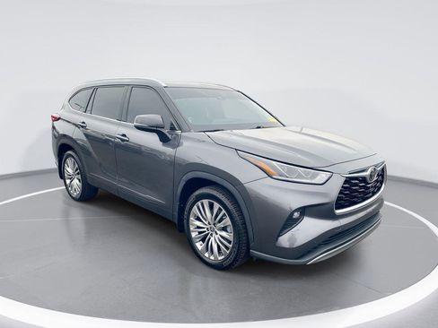 Used 2022 Toyota Highlander Platinum image 1