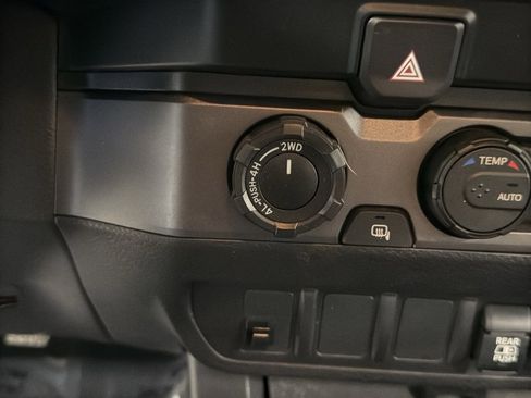 Used 2021 Toyota Tacoma TRD Off-Road image 13