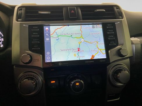 Used 2020 Toyota 4Runner SR5 AWD/4WD image 18