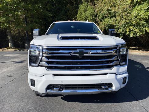 Used 2024 Chevrolet Silverado 2500 High Country w/ High Country Premium Package image 3