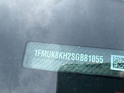 Used 2025 Ford Explorer ST-Line w/ ST-Line Street Pack image 10