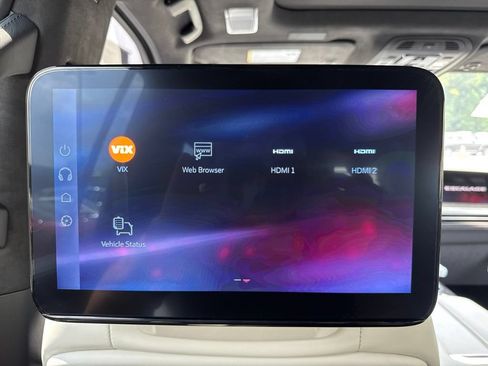 Used 2025 Cadillac Escalade ESV V AWD/4WD image 16