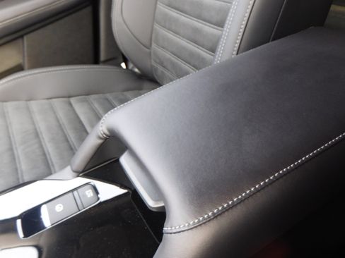 New 2025 Mitsubishi Outlander SE image 31