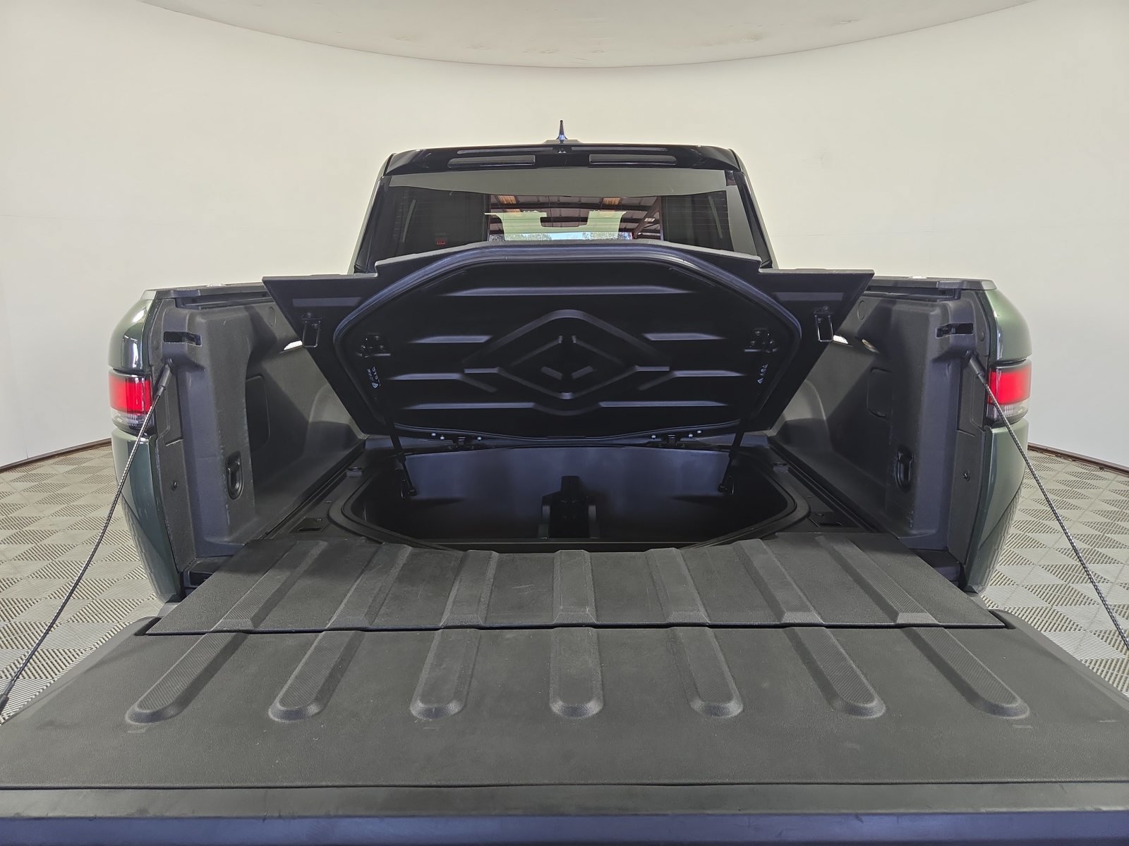 Used 2025 Rivian R1T Adventure Dual AWD/4WD image 15
