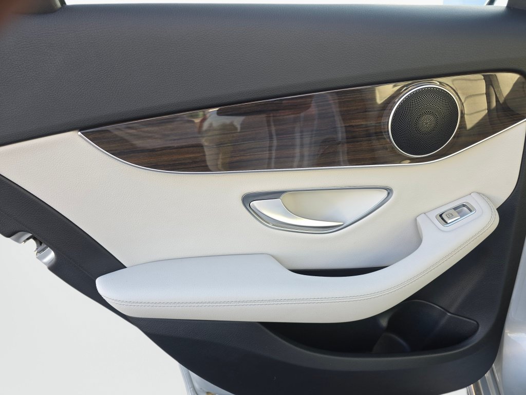 Used 2017 Mercedes-Benz C 300 4MATIC Sedan image 20