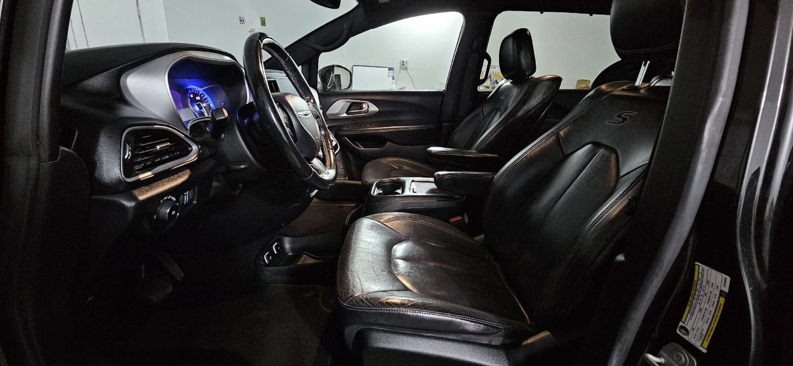 Used 2020 Chrysler Pacifica Touring-L Plus FWD image 15