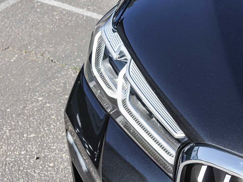 Used 2023 BMW 530e w/ M Sport Package image 10