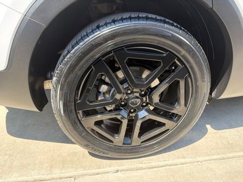 Certified 2025 Kia Telluride EX X-Line AWD/4WD image 32
