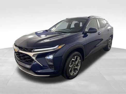 Used 2024 Chevrolet Trax LT FWD image 3