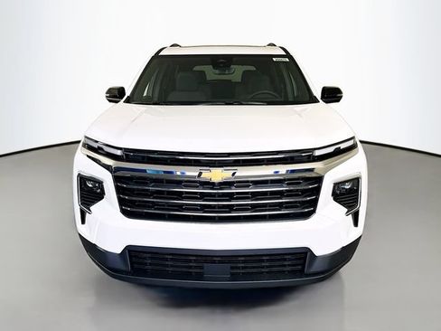 New 2026 Chevrolet Traverse LT w/ Sun and Wheel Package AWD/4WD image 4