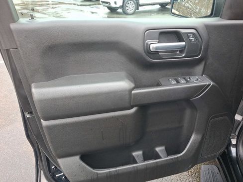 Used 2020 Chevrolet Silverado 1500 Custom w/ Custom Value Package image 12