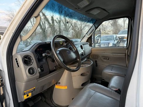 Used 2012 Ford E-450 and Econoline 450 Super Duty RWD image 18
