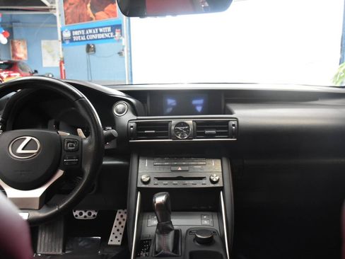 Used 2019 Lexus IS 300 F Sport w/ F Sport Package AWD/4WD image 39