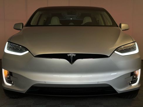 Used 2018 Tesla Model X 100D image 23