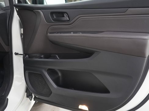 Used 2018 Honda Odyssey Touring image 9