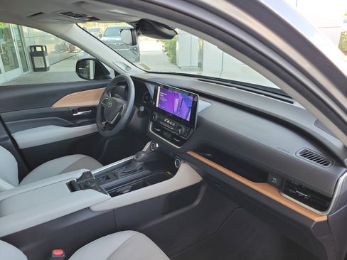 Certified 2025 Toyota Grand Highlander AWD Hybrid image 32