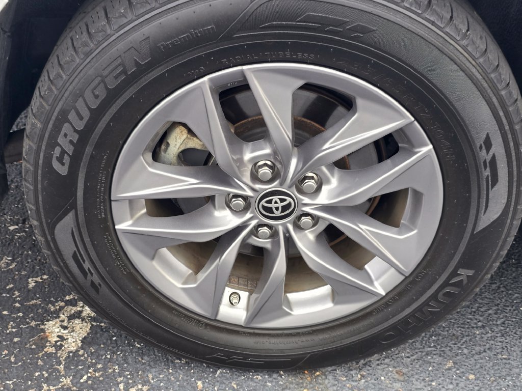 Used 2022 Toyota Sienna XLE w/ XLE Plus Package FWD image 10
