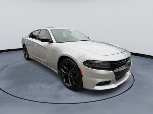 Used 2020 Dodge Charger SXT w/ Blacktop Package image 2