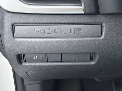 Used 2022 Nissan Rogue S FWD image 23