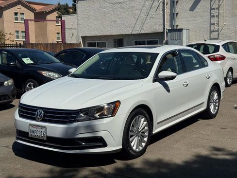 Used 2017 Volkswagen Passat 1.8T SE image 1