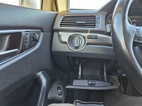 Used 2017 Volkswagen Passat 1.8T SE image 12