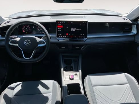 New 2025 Volkswagen Tiguan SE AWD/4WD image 10