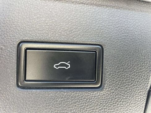 Used 2018 Volkswagen Atlas SEL Premium AWD/4WD image 12