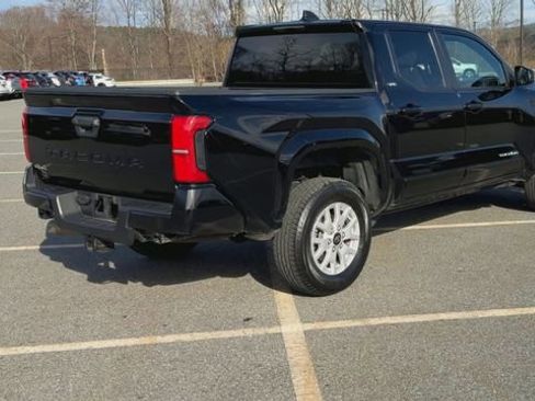 Used 2024 Toyota Tacoma SR5 AWD/4WD image 8