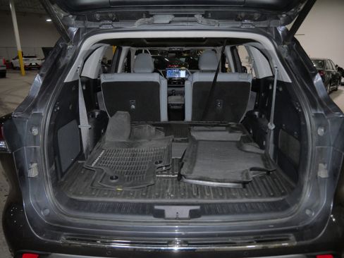 Certified 2020 Toyota Highlander Platinum image 18