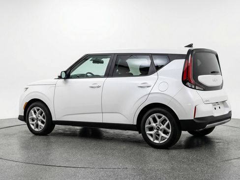 Used 2025 Kia Soul LX w/ LX Technology Package image 6